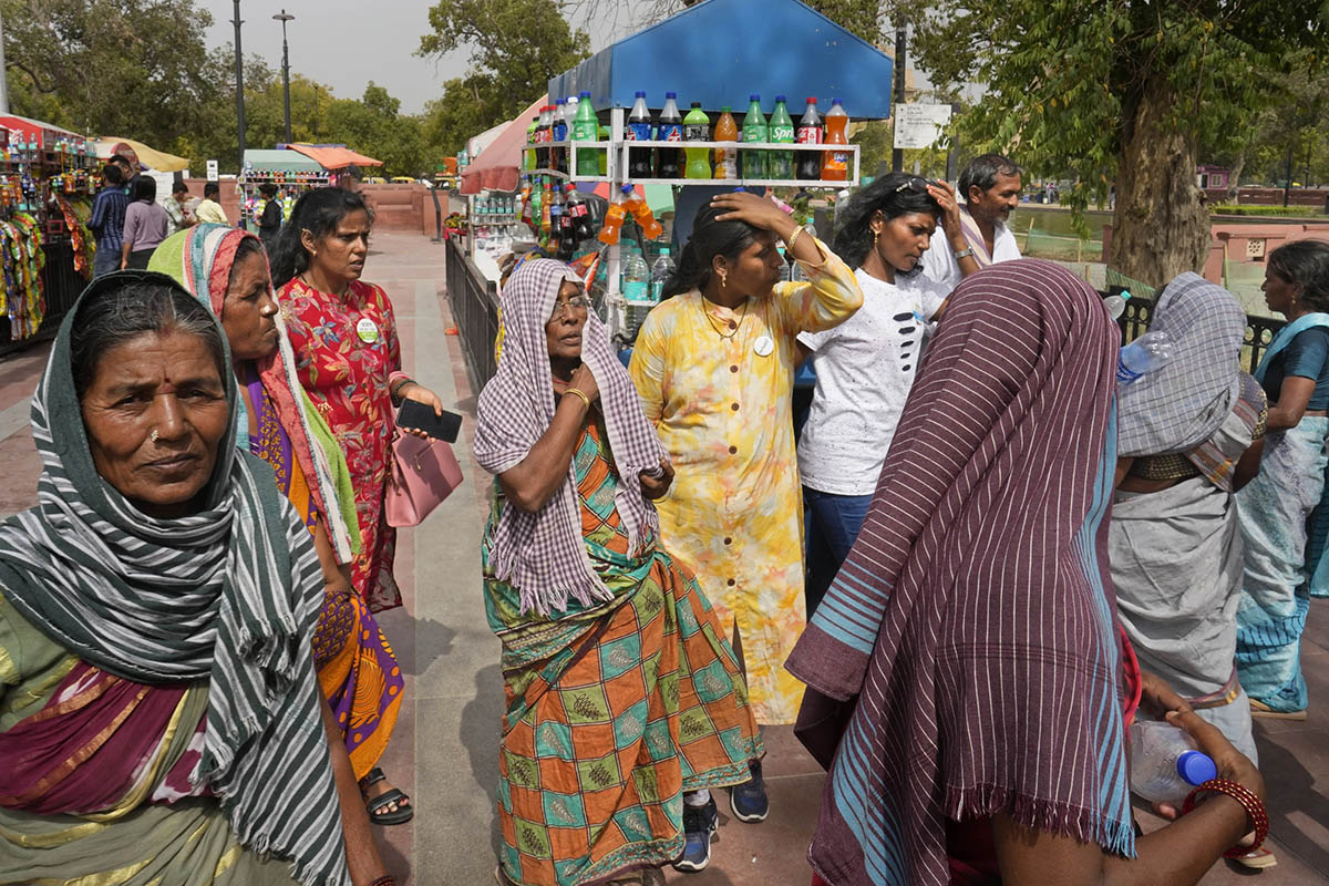 India's weather forecasters warn of heatwaves
