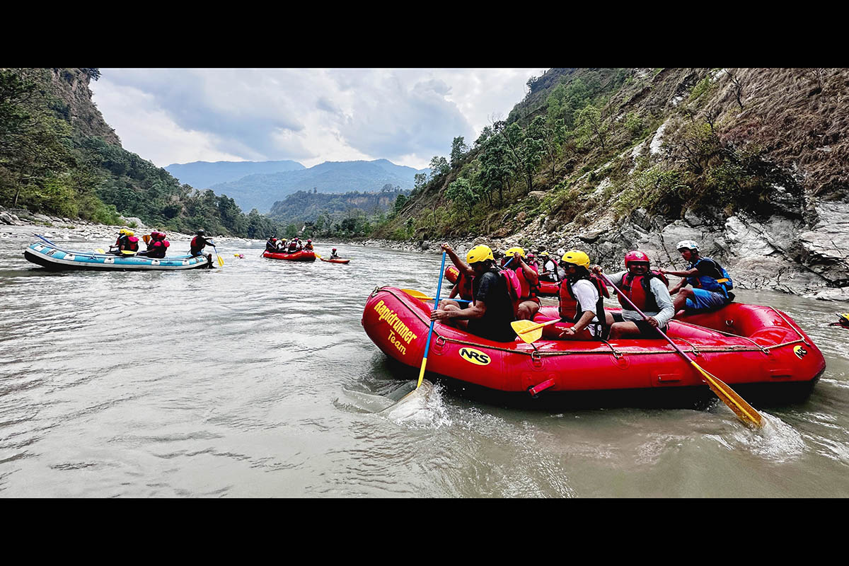 Rafting begins on Kaligandaki River's Farse–Nayapul section