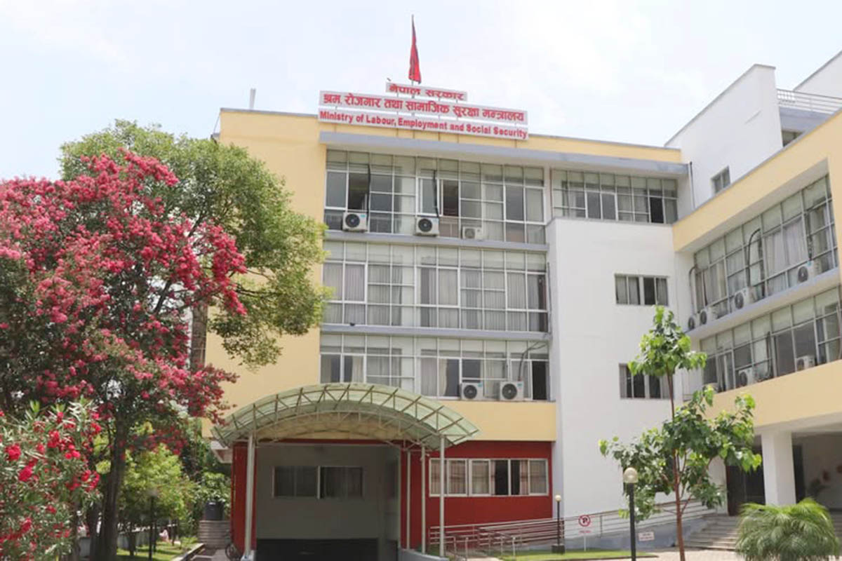 Ministry requires Nepali workers to submit detailed job description before departure