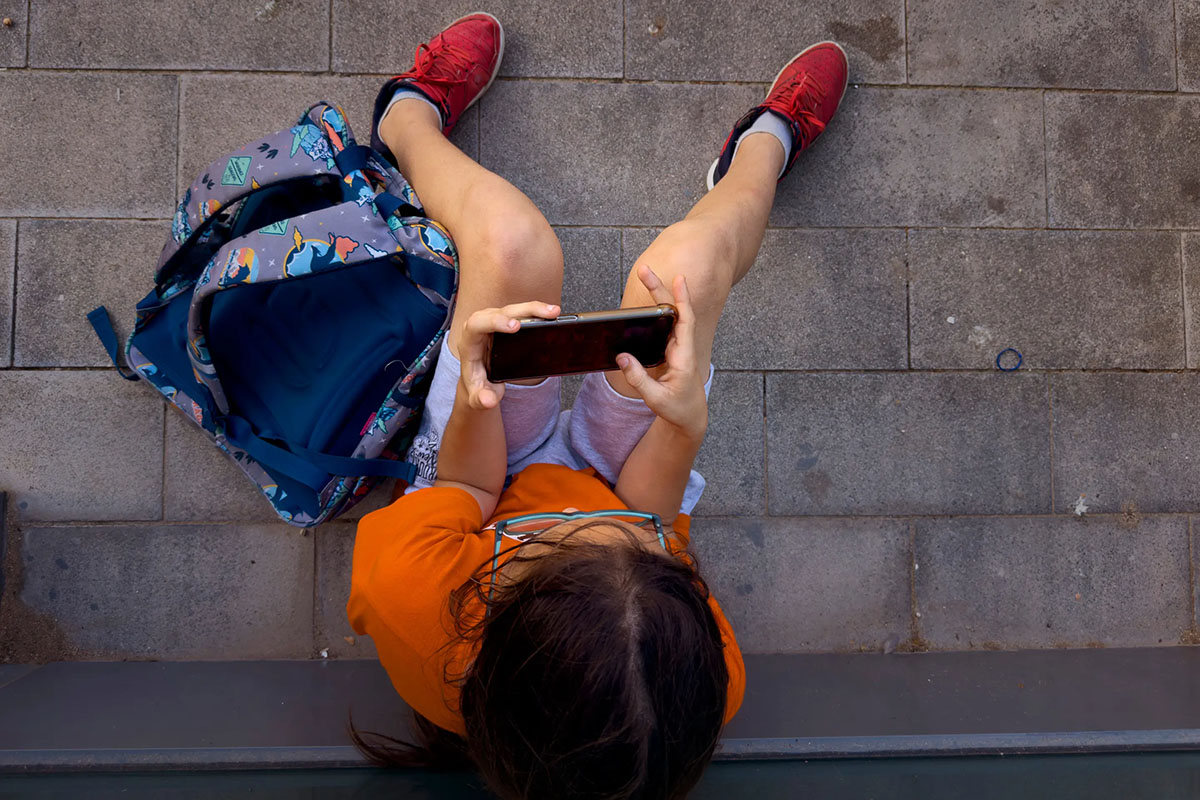 Australian regulator urges online gaming giants to strengthen child safety measures