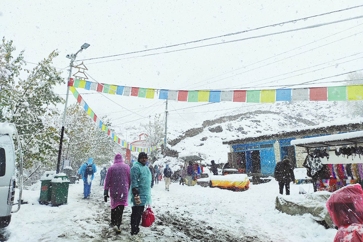 Mustang sees first snowfall of season, halts treks, triggers travel warnings