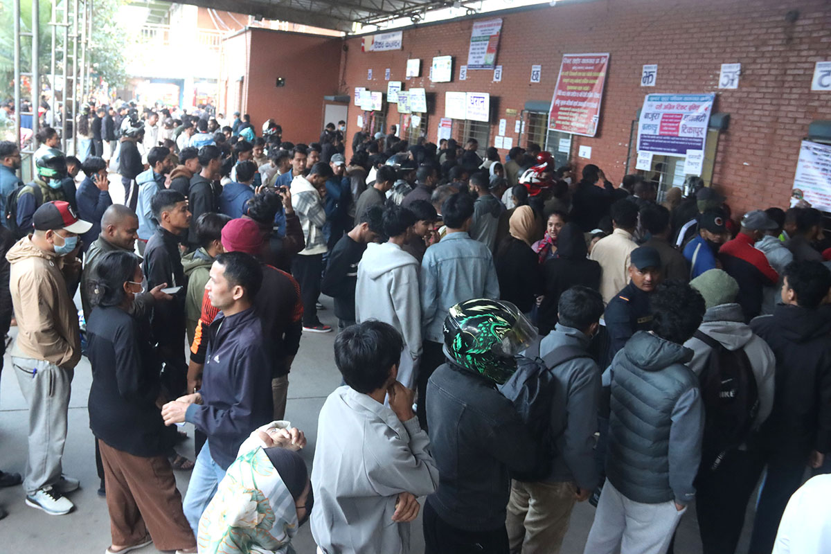 Passengers queue at New Bus Park counters as advance ticket booking opens
