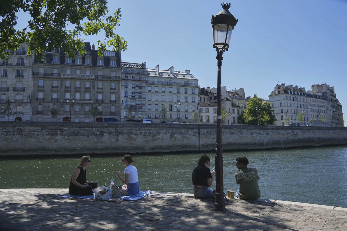 Extreme heatwaves spark climate emergencies worldwide