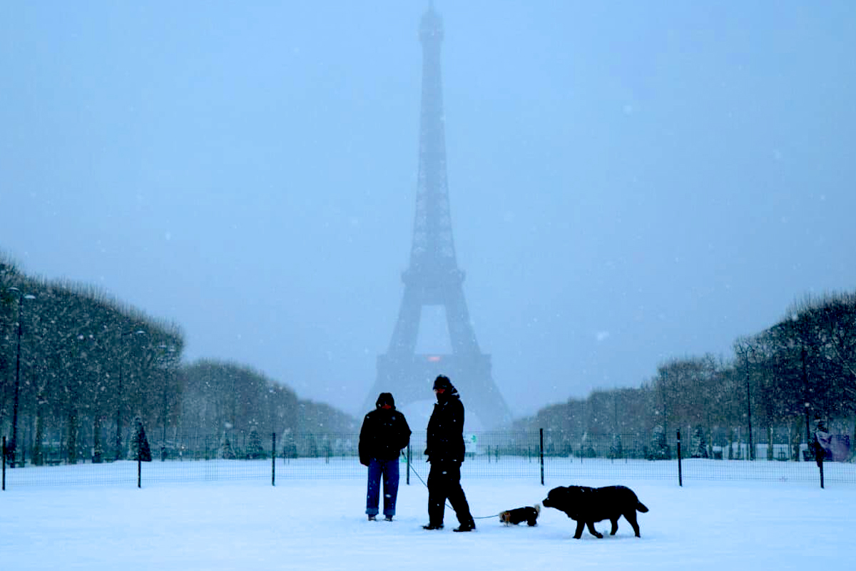Severe Snow and Freezing Cold Disrupt Paris Travel: 140 Flights Cancelled, Buses Suspended, Six Dead