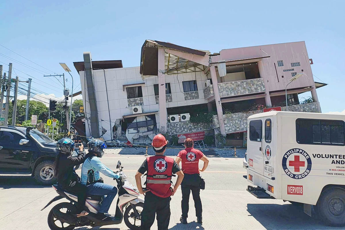 Airport closes after strong quake in Philippines: CAAP
