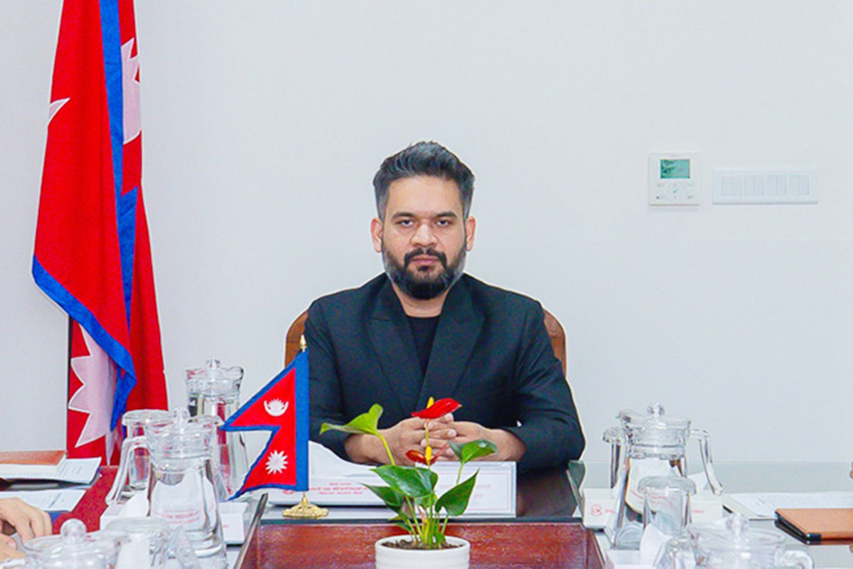 PM Shah meets private sector reps to discuss industry, economic reforms