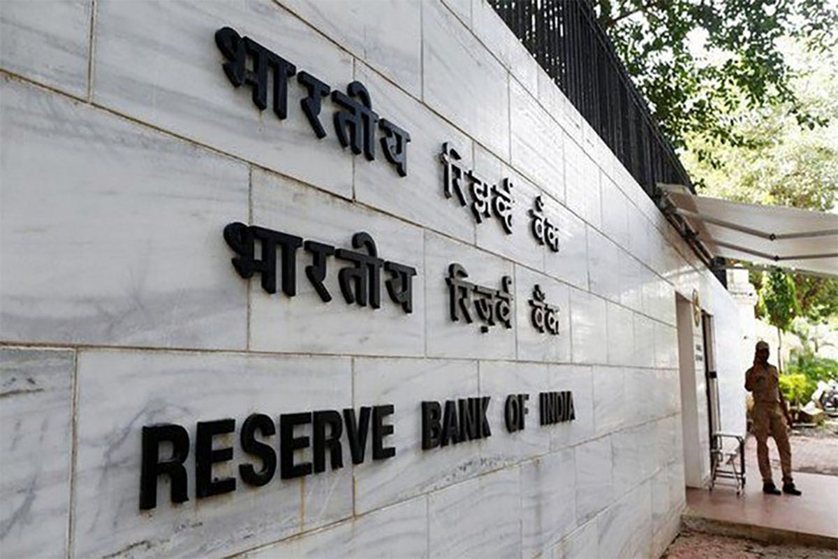 India central bank holds rates, assesses Middle East war