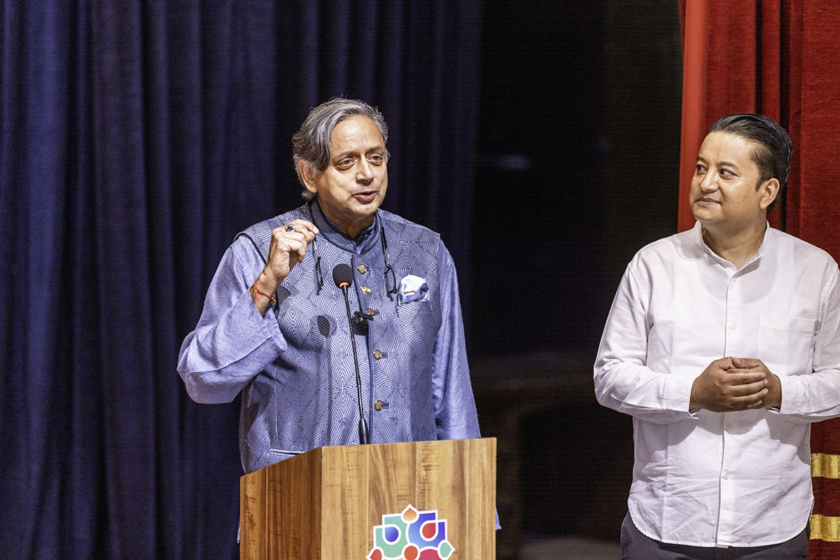 Shashi-Tharoor,-म-किन-हिन्दू-(1)-1789365856.JPG