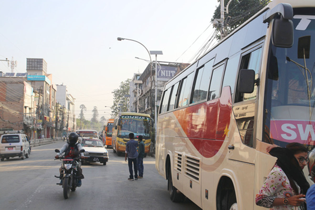 Tourists forced to board buses on busy roads due to lack of dedicated bus park in Kathmandu